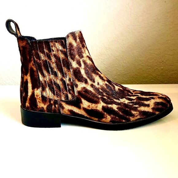 VINCE CAMUTO Haventa 3 Leopard Cow Hair Ankle Booties Chelsea Boot 7.5 MSRP $149